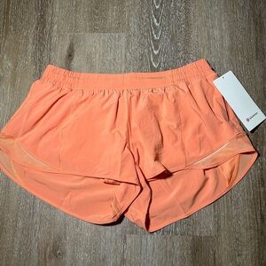 Lululemon Hotty Hot Low Rise Lined Short 2.5”